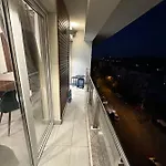 Luxury , Private Parking, Self Check-in64 Craiova