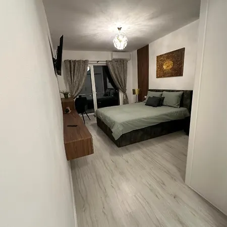 Apartment Luxury , Private Parking, Self Check-in64 Craiova