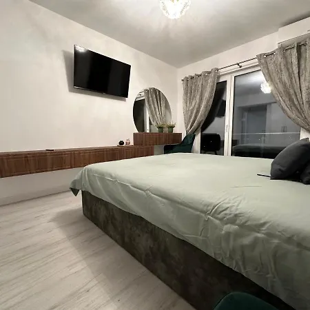 Luxury , Private Parking, Self Check-in64 Apartment Craiova