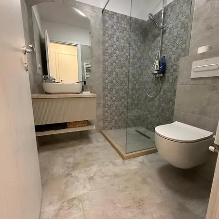Luxury , Private Parking, Self Check-in64 Apartmán Craiova