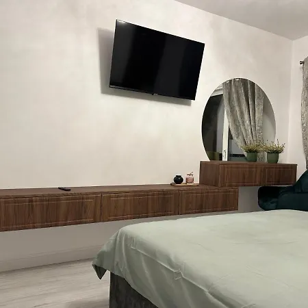 Luxury , Private Parking, Self Check-in64 *