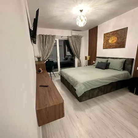 Luxury , Private Parking, Self Check-in64 * Craiova