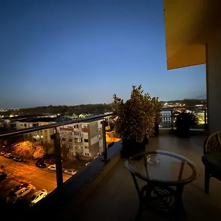 Luxury , Private Parking, Self Check-in64 Apartment