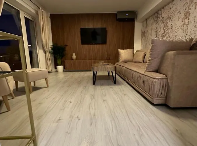 Luxury , Private Parking, Self Check-in64 * Craiova