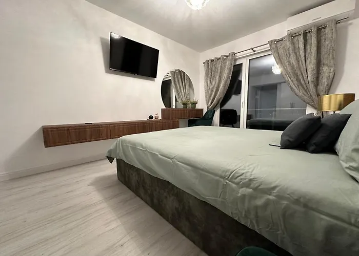 Luxury , Private Parking, Self Check-in64 Apartamento Craiova