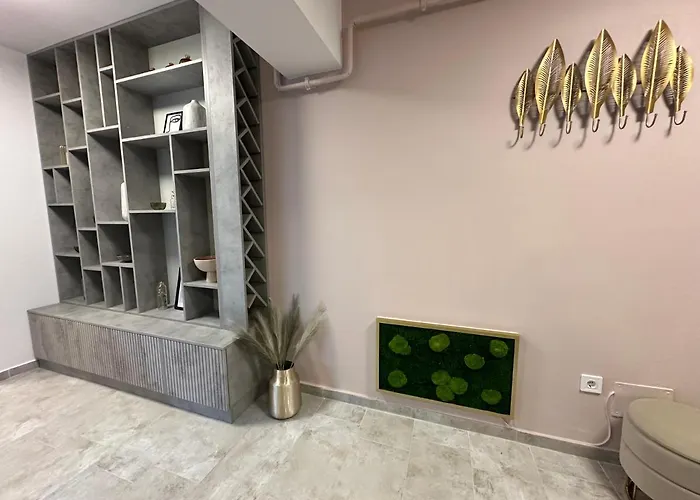 Luxury , Private Parking, Self Check-in64 Apartment *